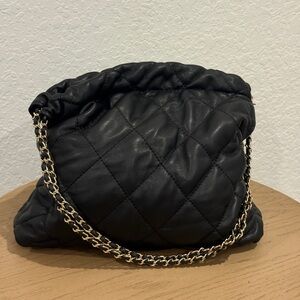 Chic Black Quilted Shoulder Bag with Chain Strap